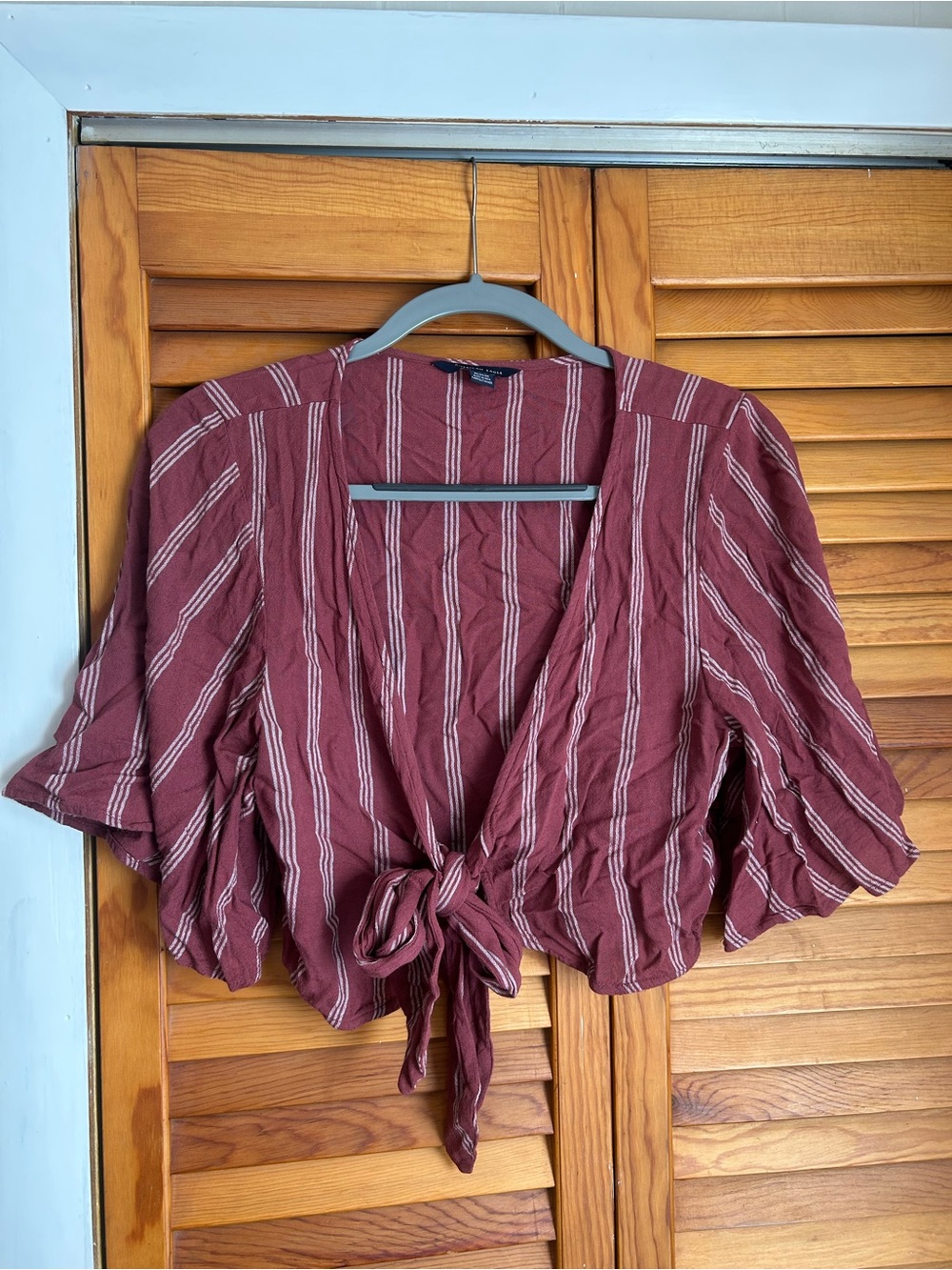 American Eagle Striped Tie-Front Crop Top - Burgundy